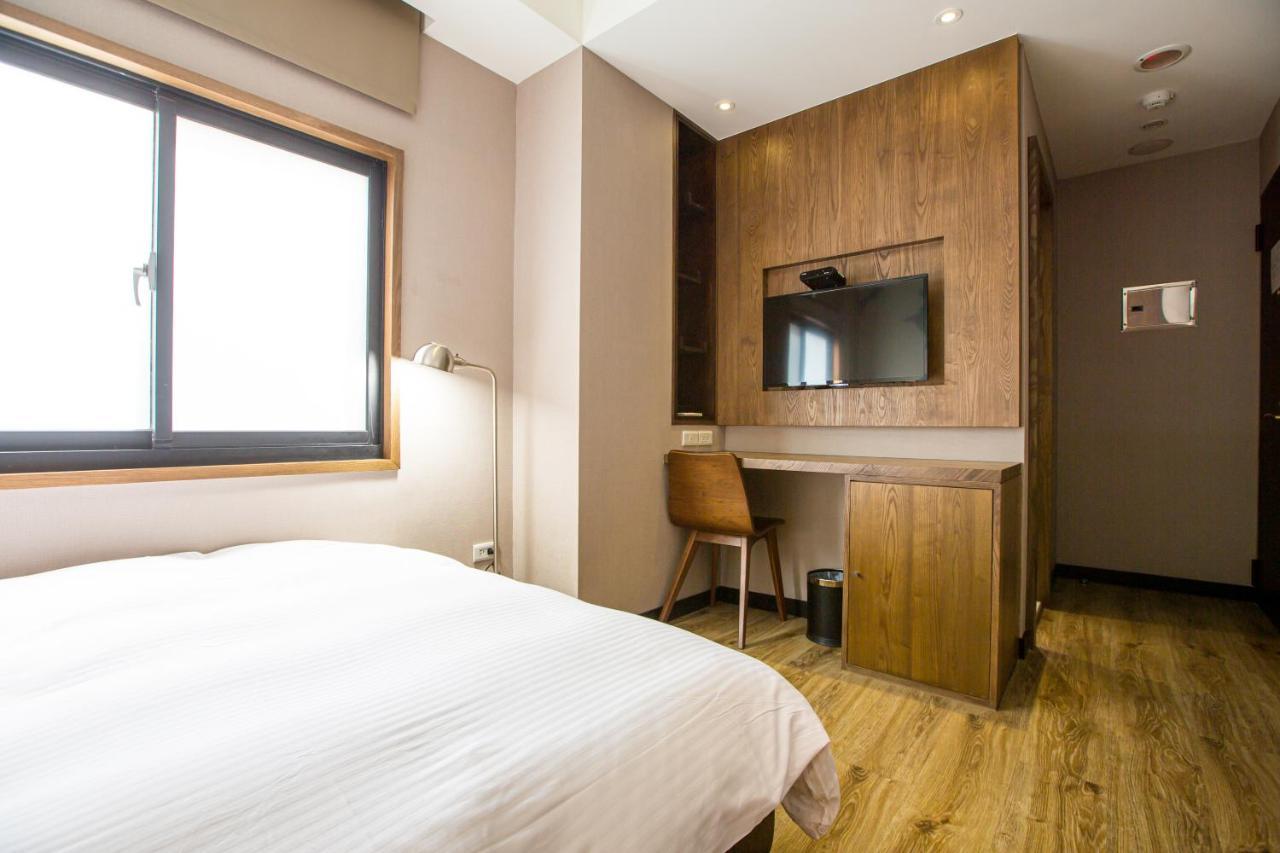 Easylazy Inn Taichung Dış mekan fotoğraf